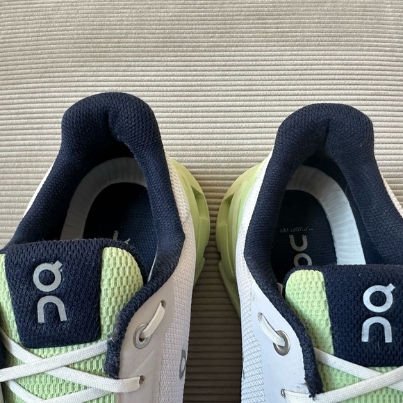 women's On Cloudflyer running - 'Lavender /Meadow' size 10 (21.99031) - Picture 9 of 10